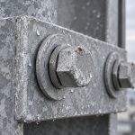 Parafuso galvanizado enferruja? Fatores de corrosão